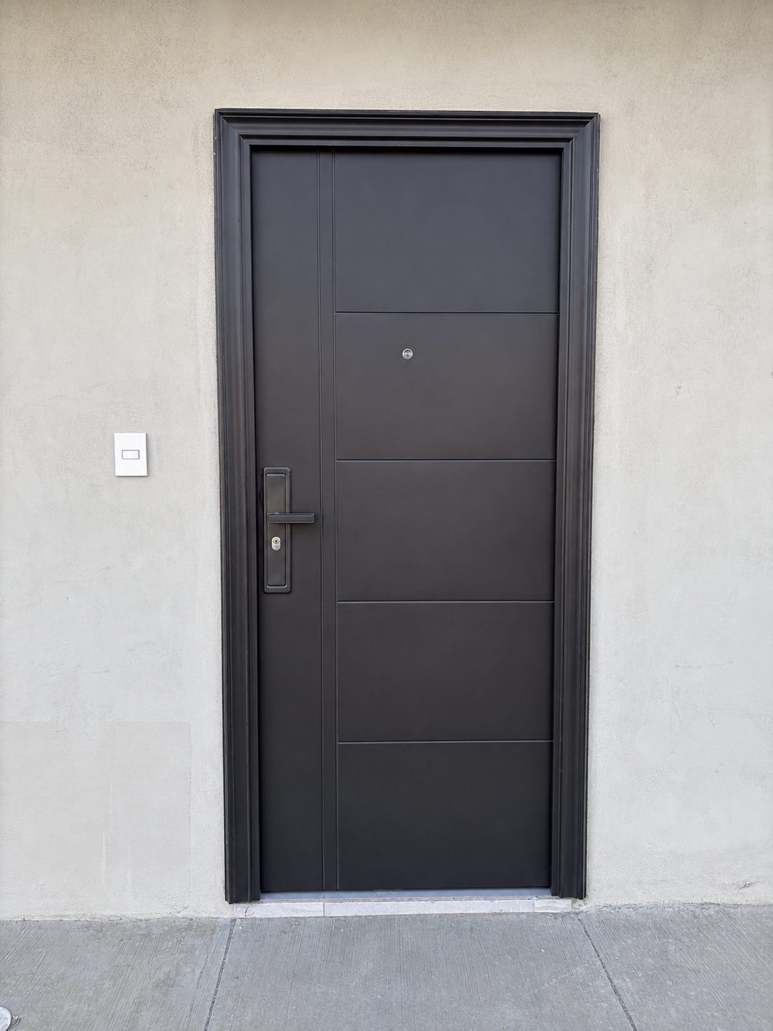 Puerta de seguridad de acero reforzado